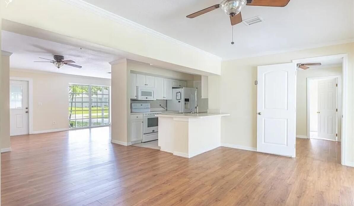 For Sale: $329,000 (3 beds, 3 baths, 1698 Square Feet)