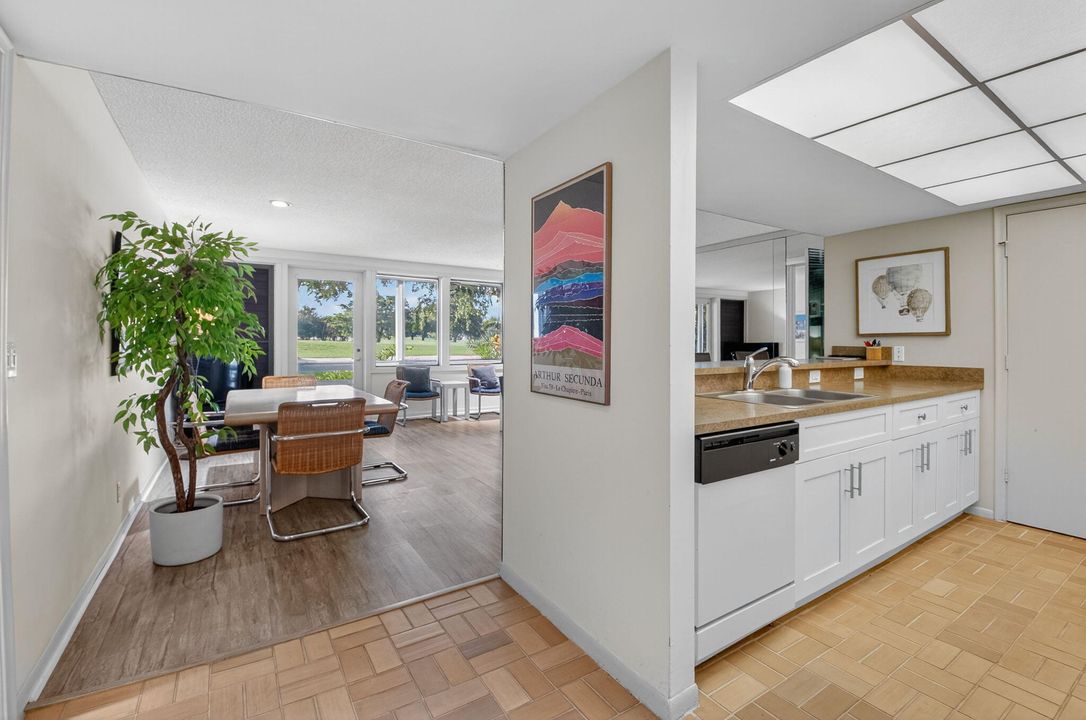 For Sale: $280,000 (2 beds, 2 baths, 1229 Square Feet)