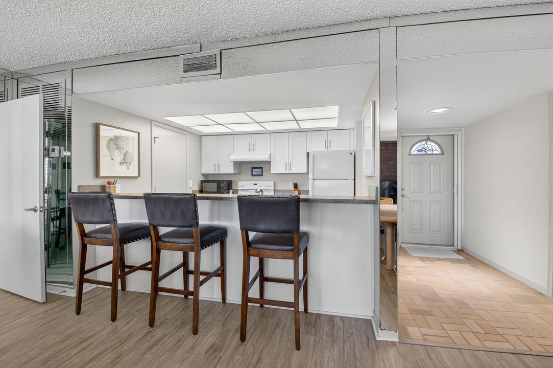 For Sale: $280,000 (2 beds, 2 baths, 1229 Square Feet)