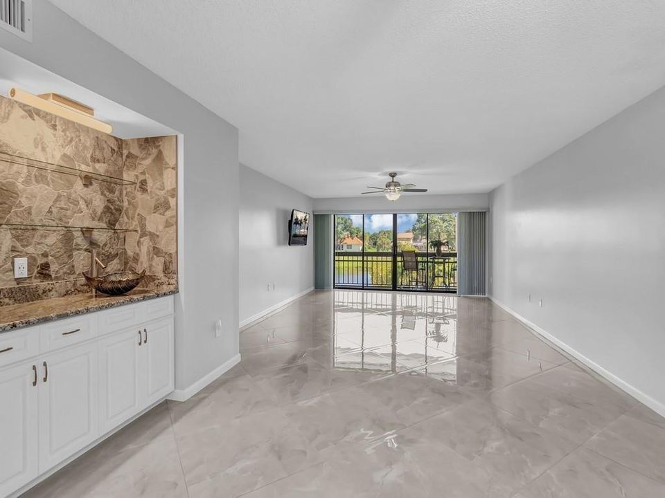 For Rent: $1,800 (2 beds, 2 baths, 1417 Square Feet)