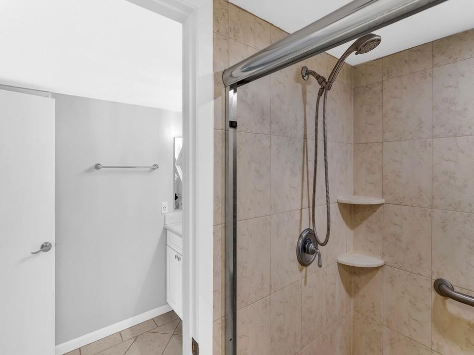 For Rent: $1,800 (2 beds, 2 baths, 1417 Square Feet)