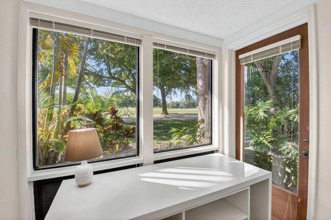 For Sale: $280,000 (2 beds, 2 baths, 1229 Square Feet)