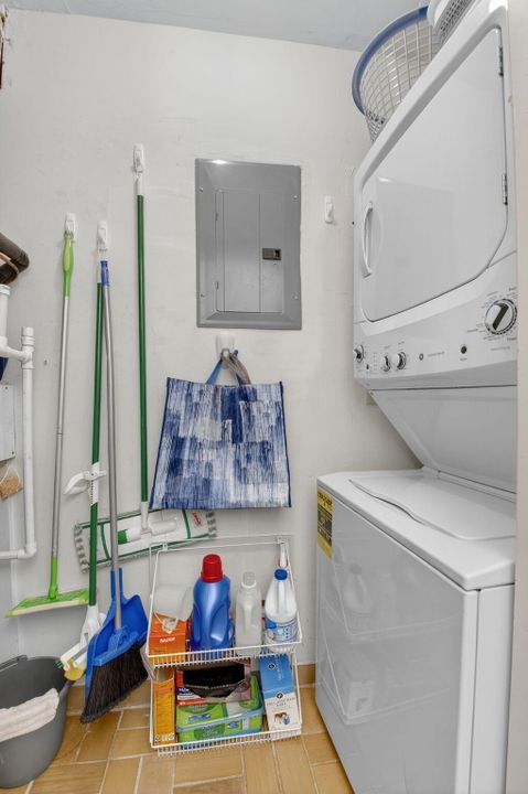 For Sale: $280,000 (2 beds, 2 baths, 1229 Square Feet)