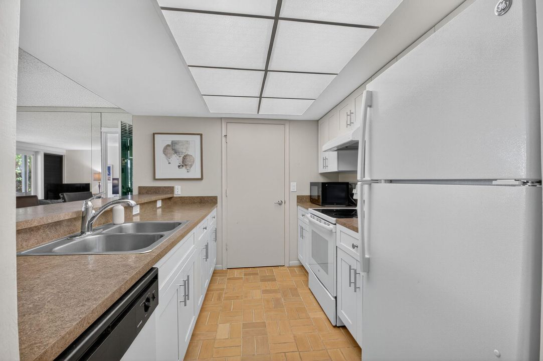 For Sale: $280,000 (2 beds, 2 baths, 1229 Square Feet)