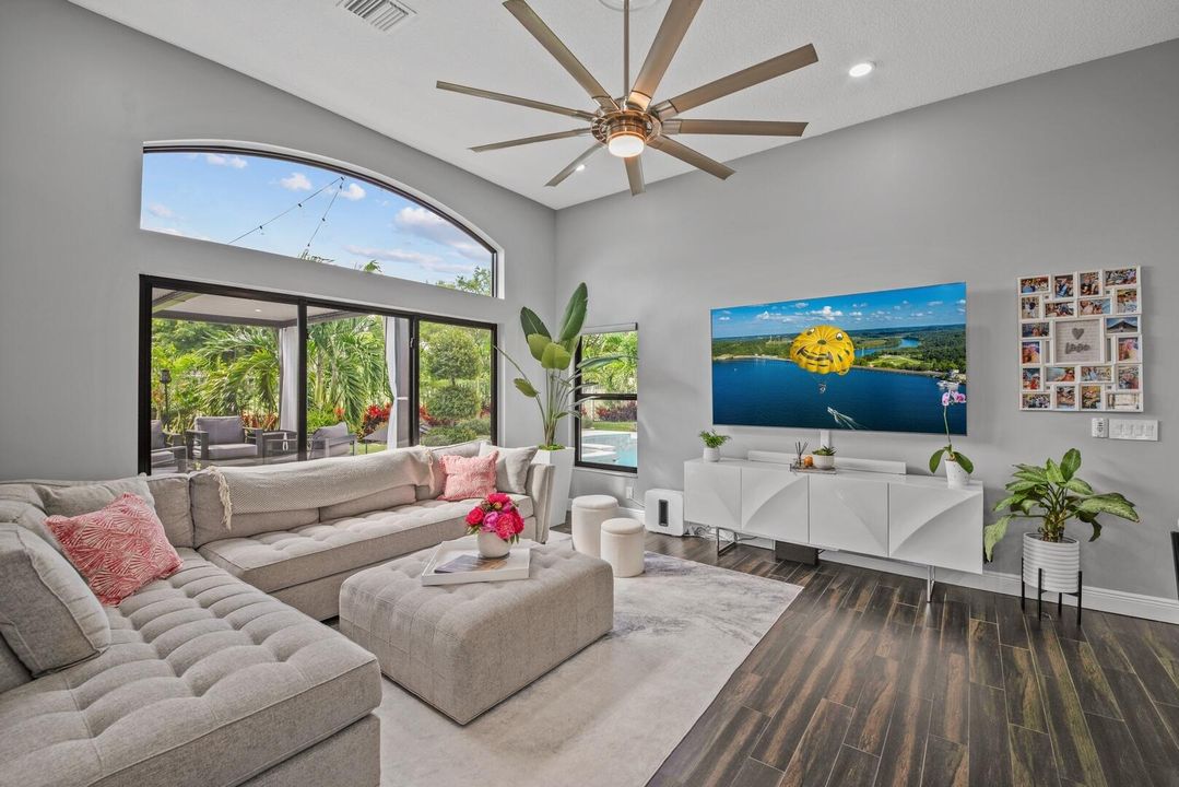 待售: $949,995 (4 贝兹, 2 浴室, 2381 平方英尺)