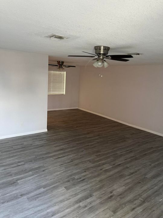 For Sale: $369,000 (2 beds, 2 baths, 1296 Square Feet)