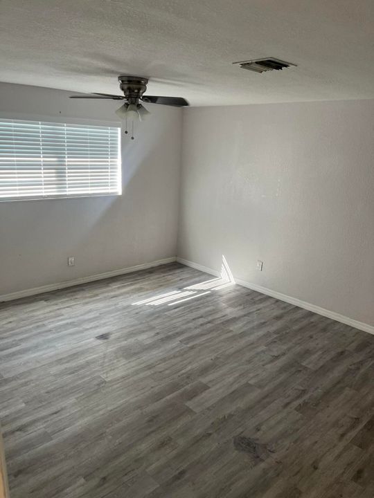 For Sale: $369,000 (2 beds, 2 baths, 1296 Square Feet)