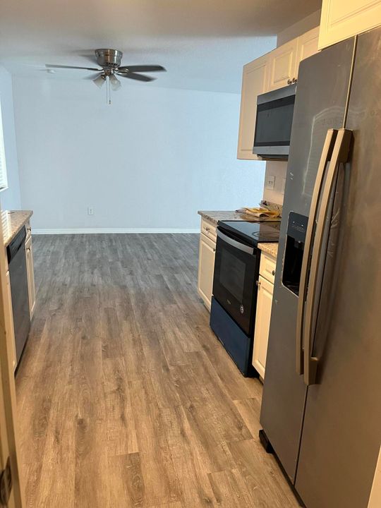 For Sale: $369,000 (2 beds, 2 baths, 1296 Square Feet)