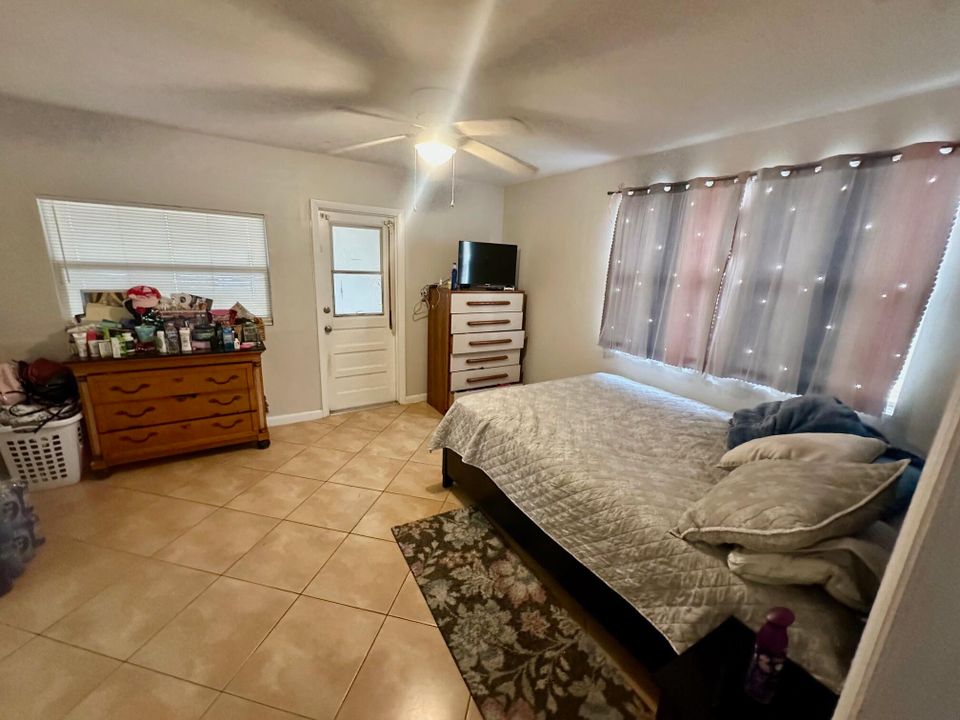 For Sale: $409,000 (3 beds, 2 baths, 1173 Square Feet)