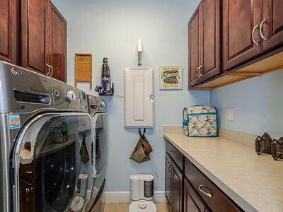 For Sale: $650,000 (3 beds, 3 baths, 2236 Square Feet)