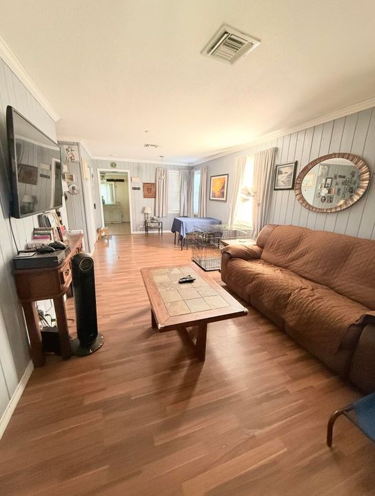 For Sale: $479,000 (3 beds, 1 baths, 1117 Square Feet)