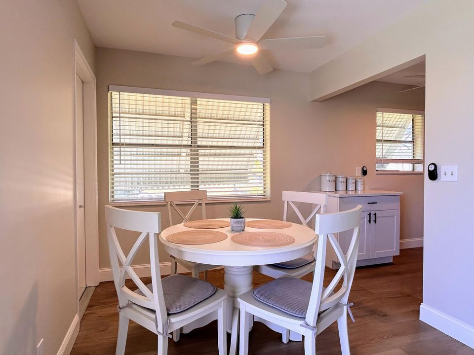 For Rent: $1,950 (2 beds, 1 baths, 815 Square Feet)