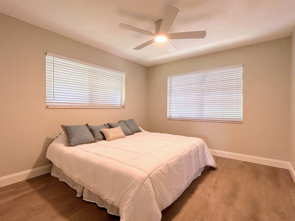 For Rent: $1,950 (2 beds, 1 baths, 815 Square Feet)