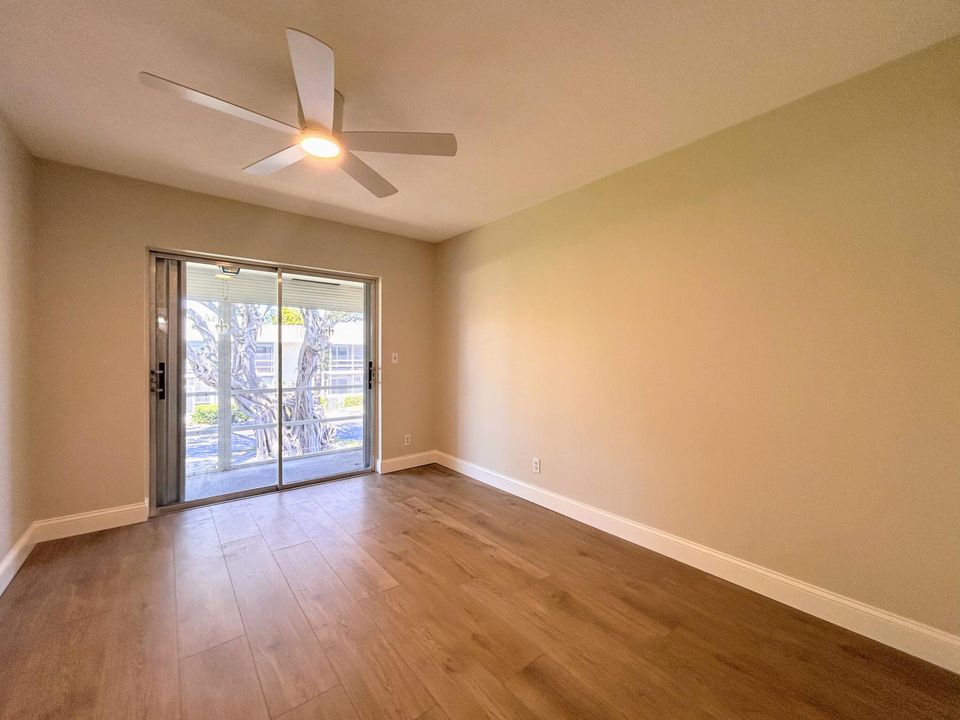 For Rent: $1,950 (2 beds, 1 baths, 815 Square Feet)