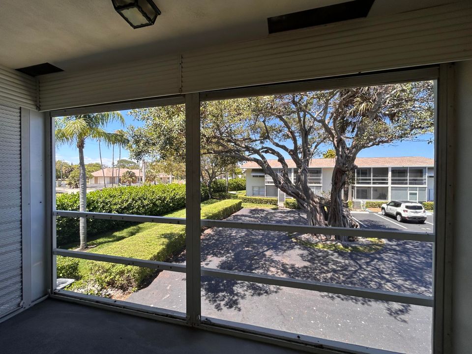 For Rent: $1,950 (2 beds, 1 baths, 815 Square Feet)