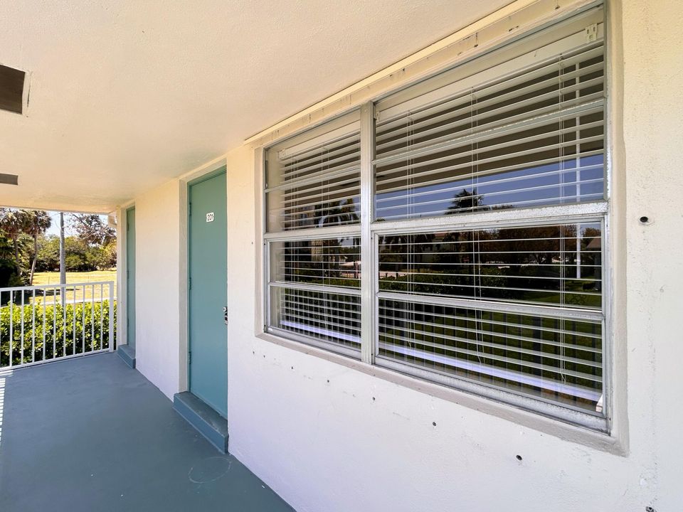 For Rent: $1,950 (2 beds, 1 baths, 815 Square Feet)