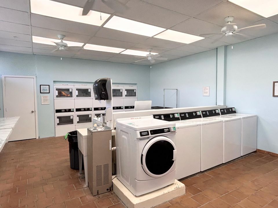 For Rent: $1,950 (2 beds, 1 baths, 815 Square Feet)