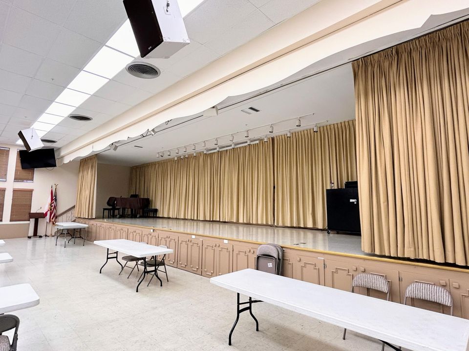 For Rent: $1,950 (2 beds, 1 baths, 815 Square Feet)