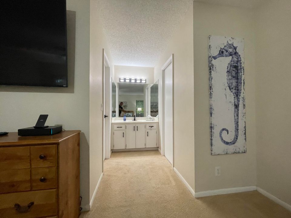 For Rent: $5,850 (2 beds, 2 baths, 1369 Square Feet)