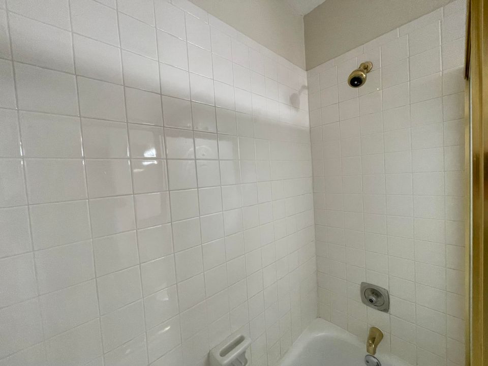 For Rent: $5,850 (2 beds, 2 baths, 1369 Square Feet)