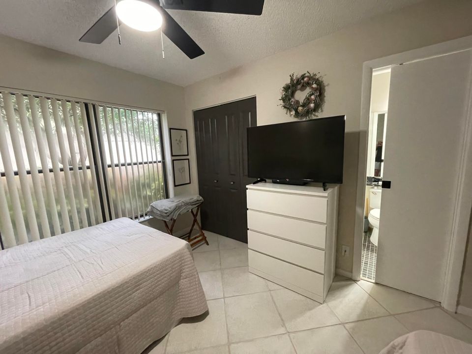 For Rent: $5,850 (2 beds, 2 baths, 1369 Square Feet)