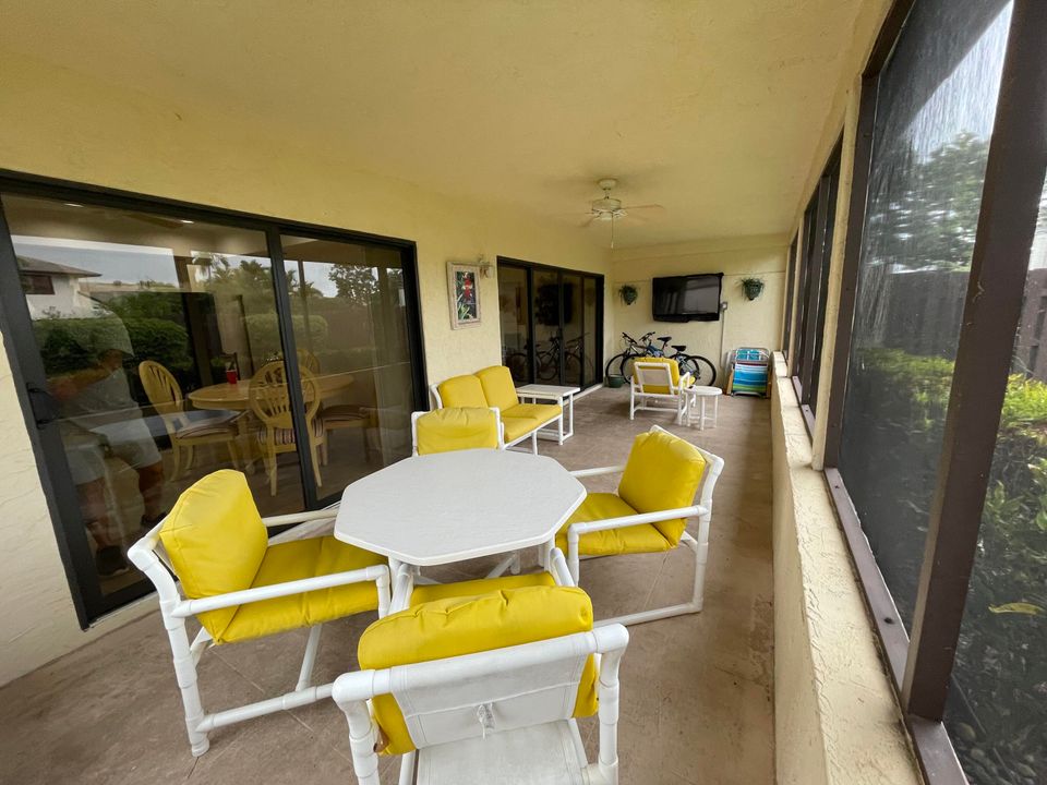 For Rent: $5,850 (2 beds, 2 baths, 1369 Square Feet)