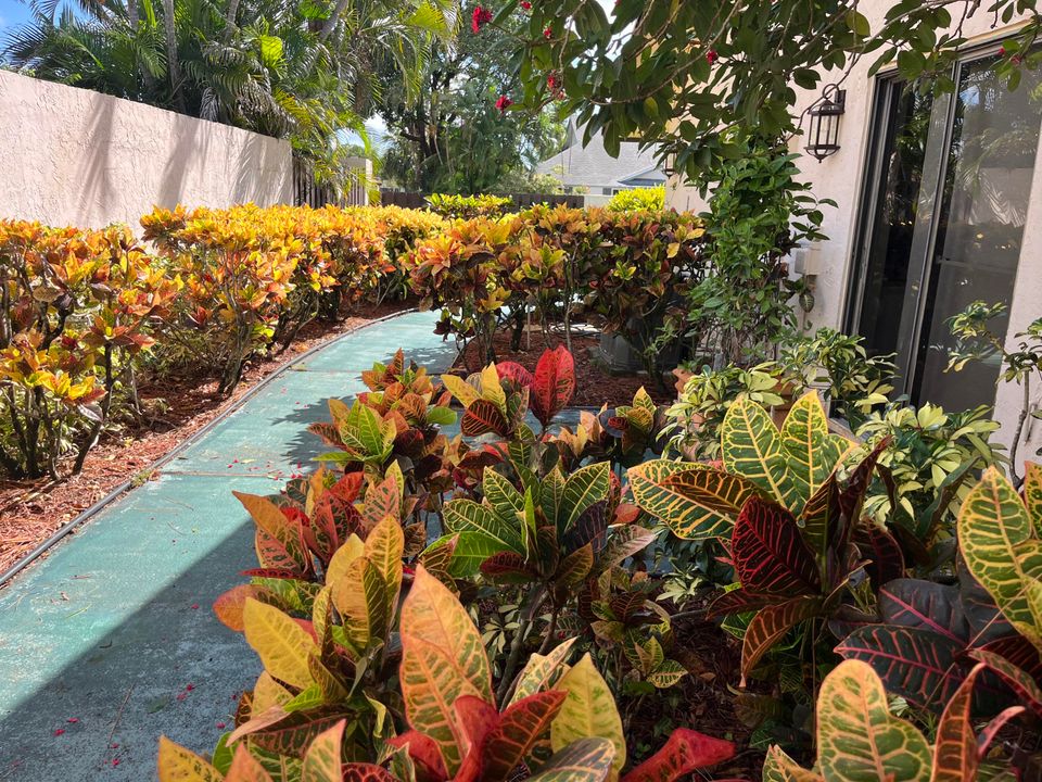 For Rent: $5,850 (2 beds, 2 baths, 1369 Square Feet)