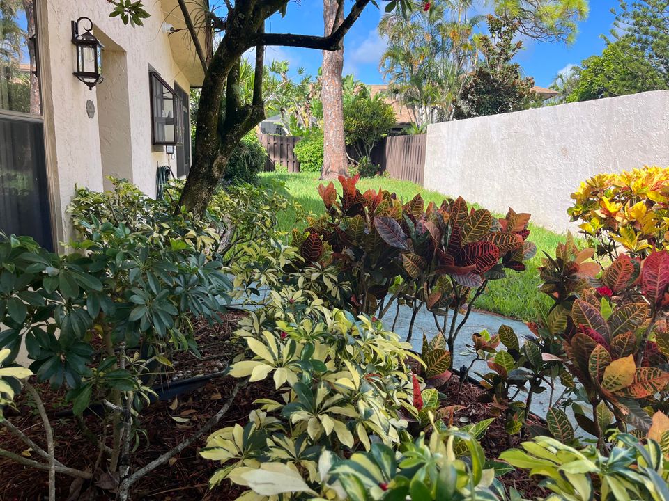 For Rent: $5,850 (2 beds, 2 baths, 1369 Square Feet)