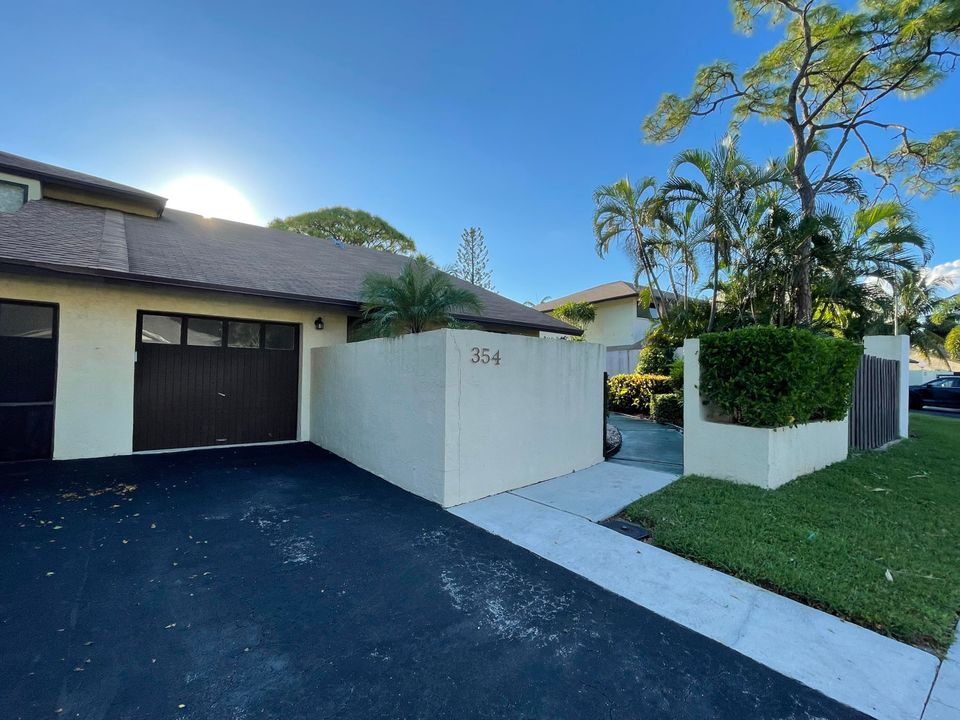 For Rent: $5,850 (2 beds, 2 baths, 1369 Square Feet)