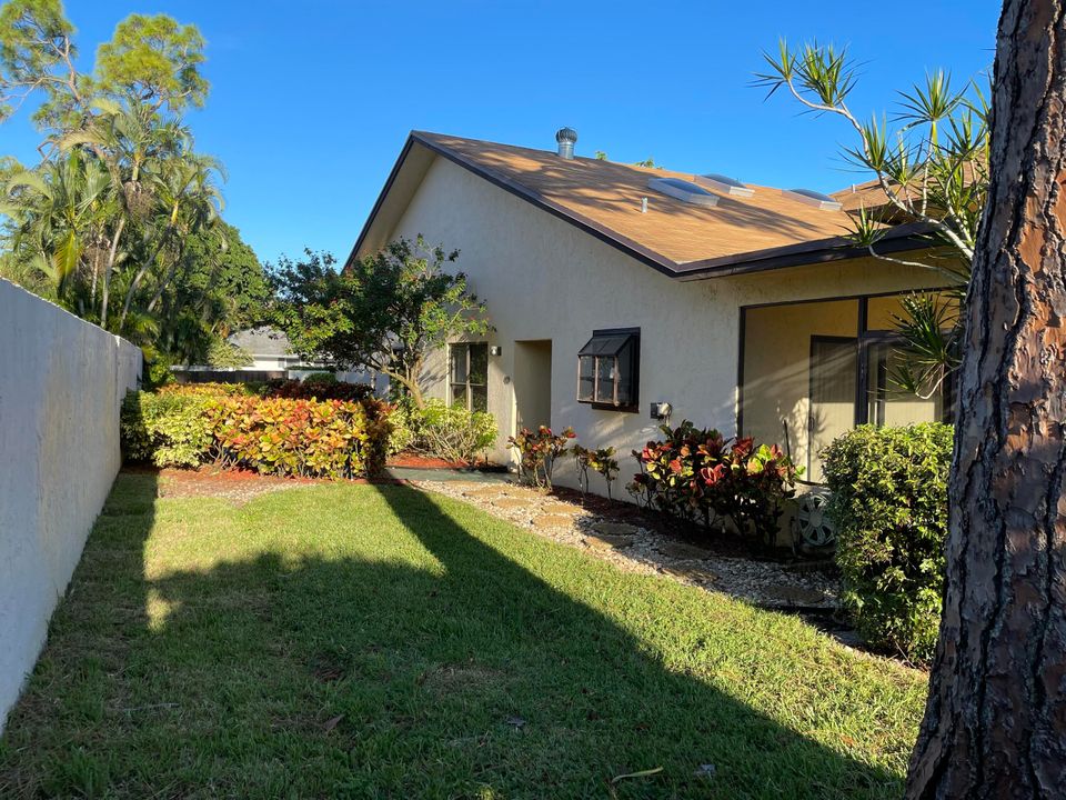 For Rent: $5,850 (2 beds, 2 baths, 1369 Square Feet)