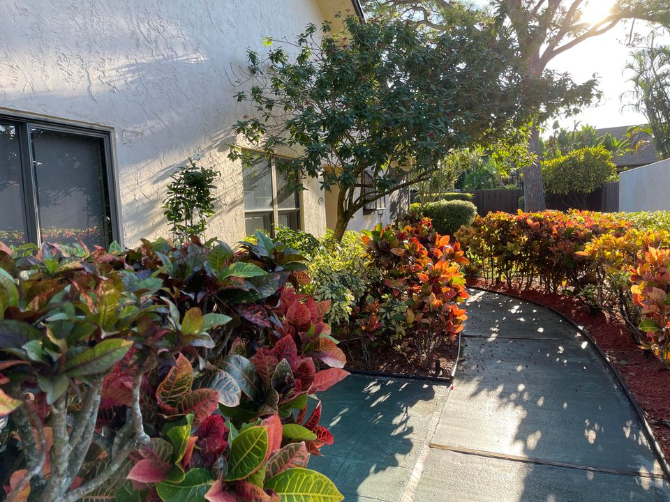 For Rent: $5,850 (2 beds, 2 baths, 1369 Square Feet)