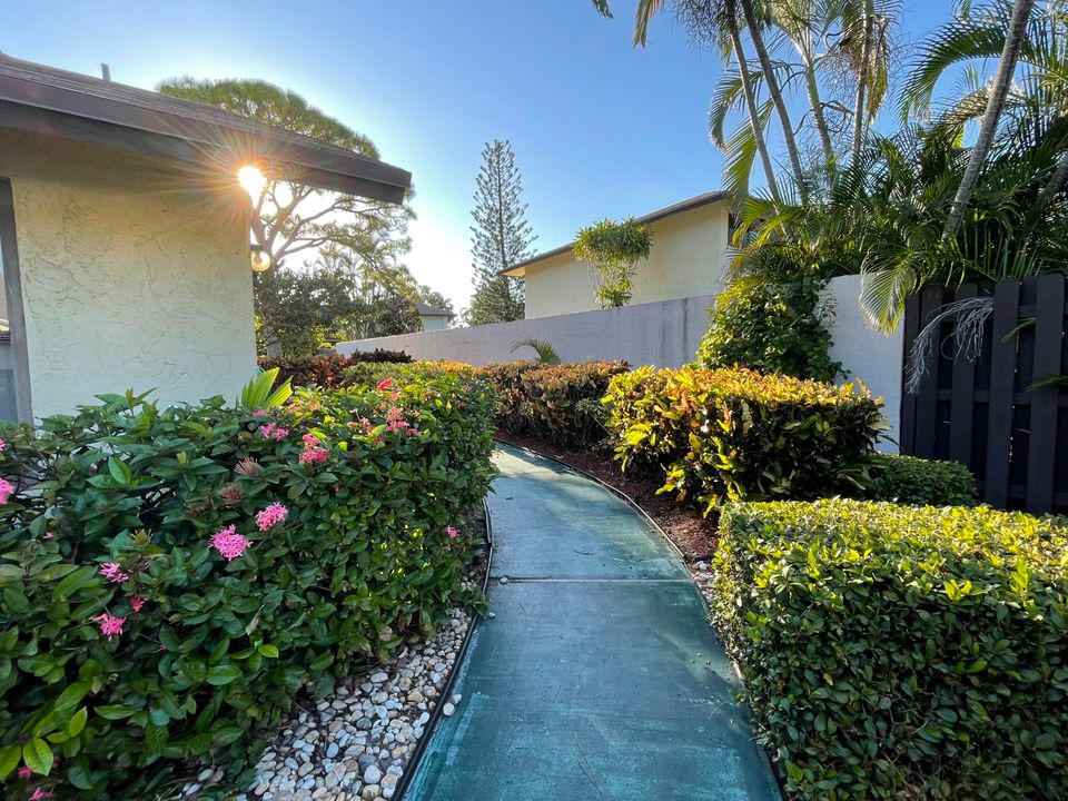 For Rent: $5,850 (2 beds, 2 baths, 1369 Square Feet)