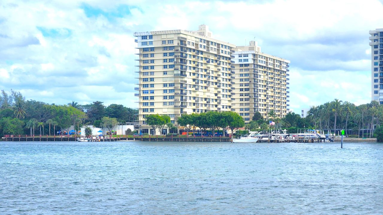 For Rent: $3,995 (2 beds, 2 baths, 1031 Square Feet)