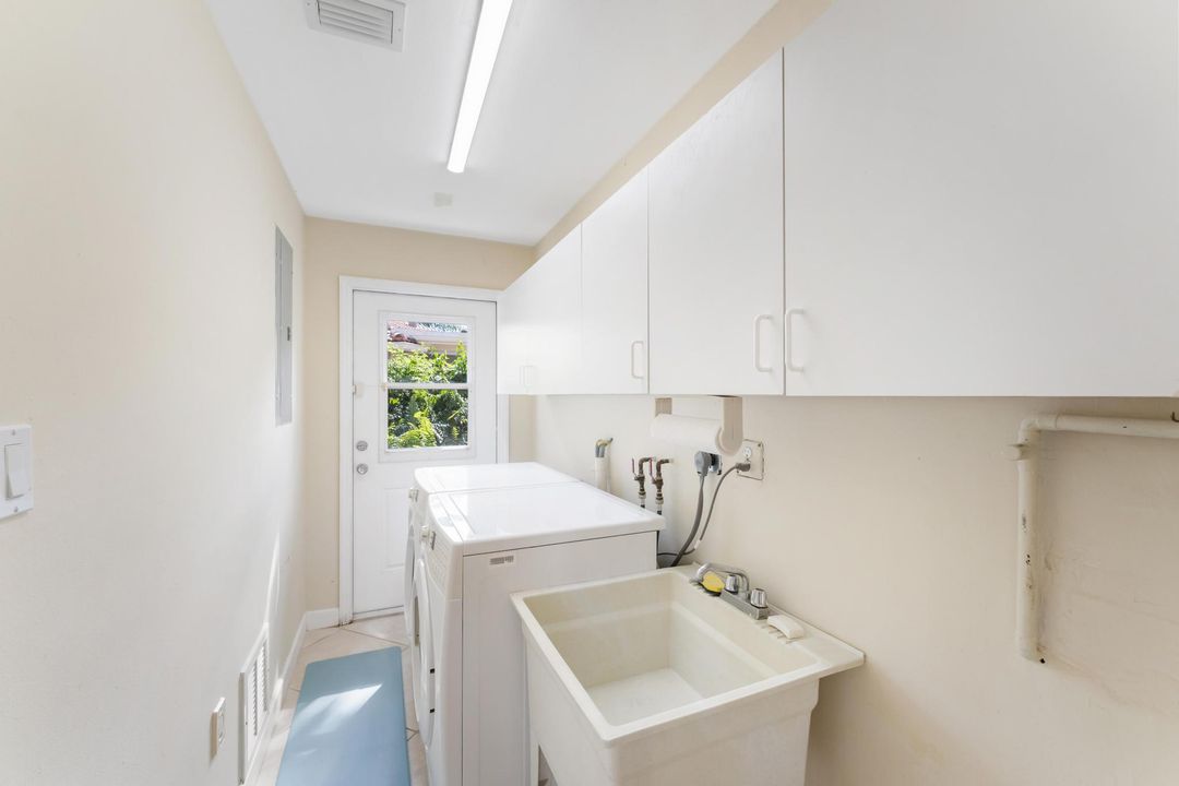 合同活跃: $875,000 (3 贝兹, 2 浴室, 1839 平方英尺)