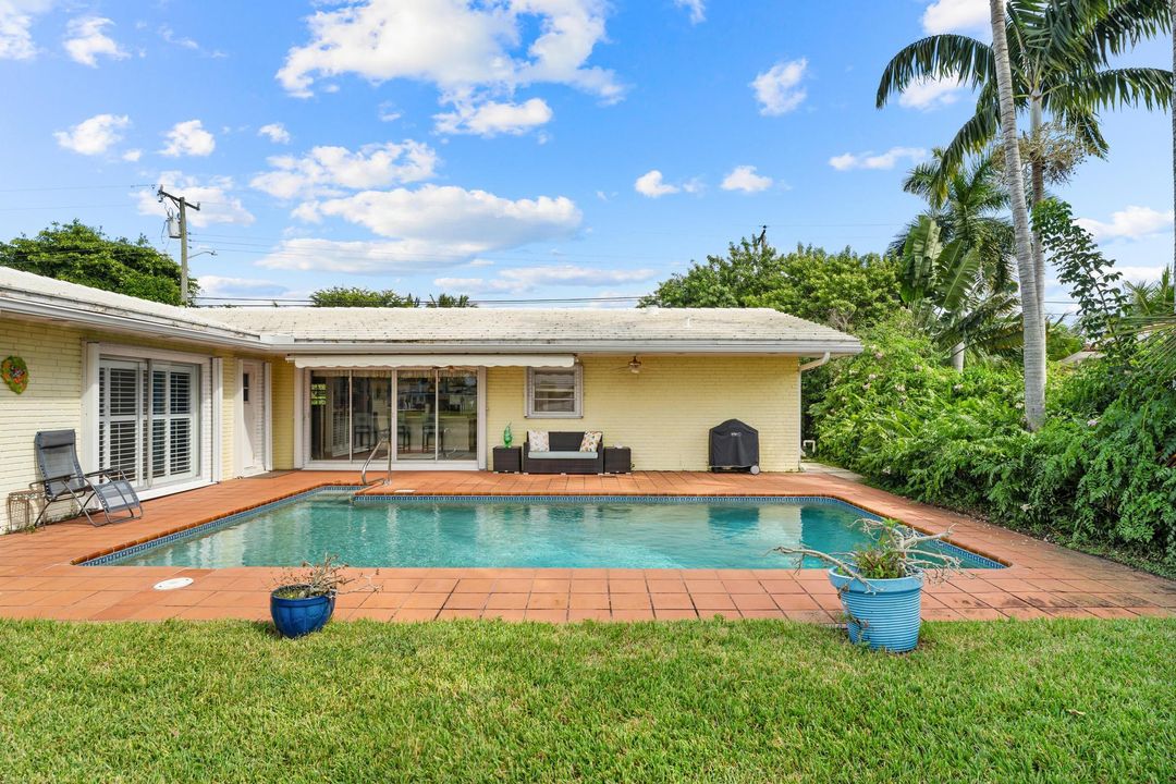 合同活跃: $875,000 (3 贝兹, 2 浴室, 1839 平方英尺)