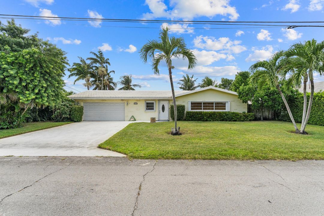 合同活跃: $875,000 (3 贝兹, 2 浴室, 1839 平方英尺)