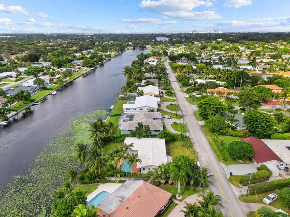 合同活跃: $875,000 (3 贝兹, 2 浴室, 1839 平方英尺)