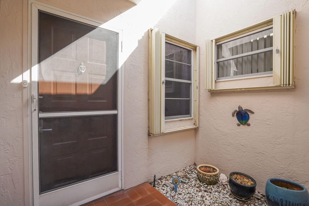 For Rent: $4,400 (2 beds, 2 baths, 1500 Square Feet)