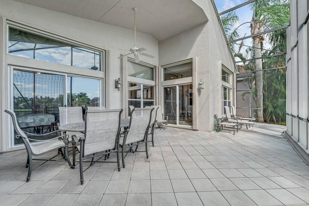 Под контрактом: $549,000 (3 спален, 2 ванн, 2347 Квадратных фут)