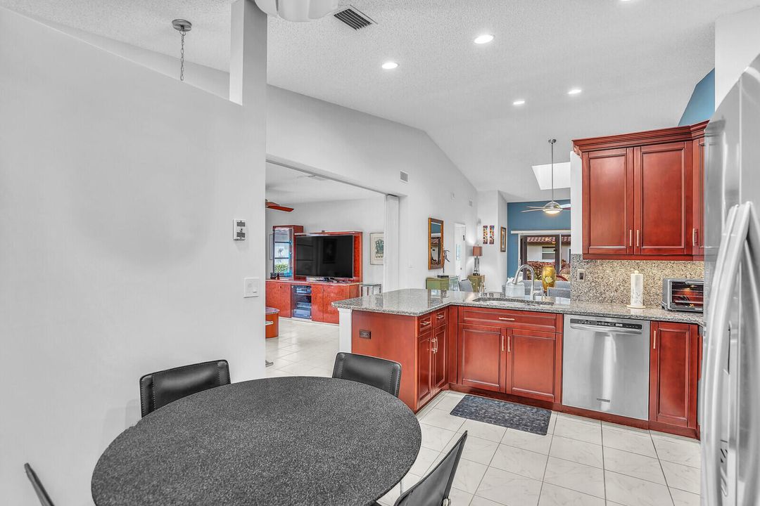 For Rent: $4,400 (2 beds, 2 baths, 1500 Square Feet)