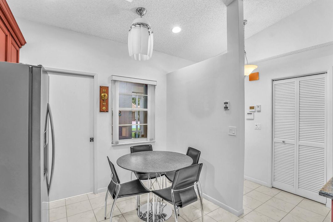 For Rent: $4,400 (2 beds, 2 baths, 1500 Square Feet)