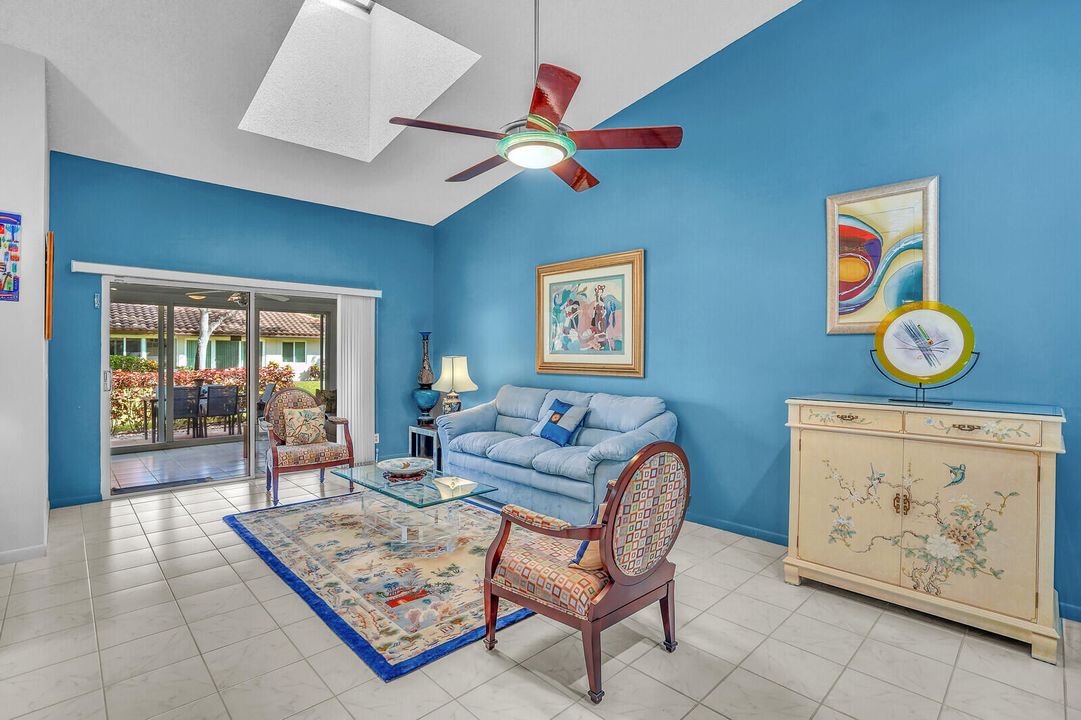 For Rent: $4,400 (2 beds, 2 baths, 1500 Square Feet)