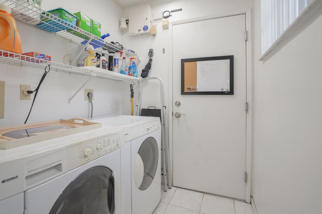 For Rent: $4,400 (2 beds, 2 baths, 1500 Square Feet)