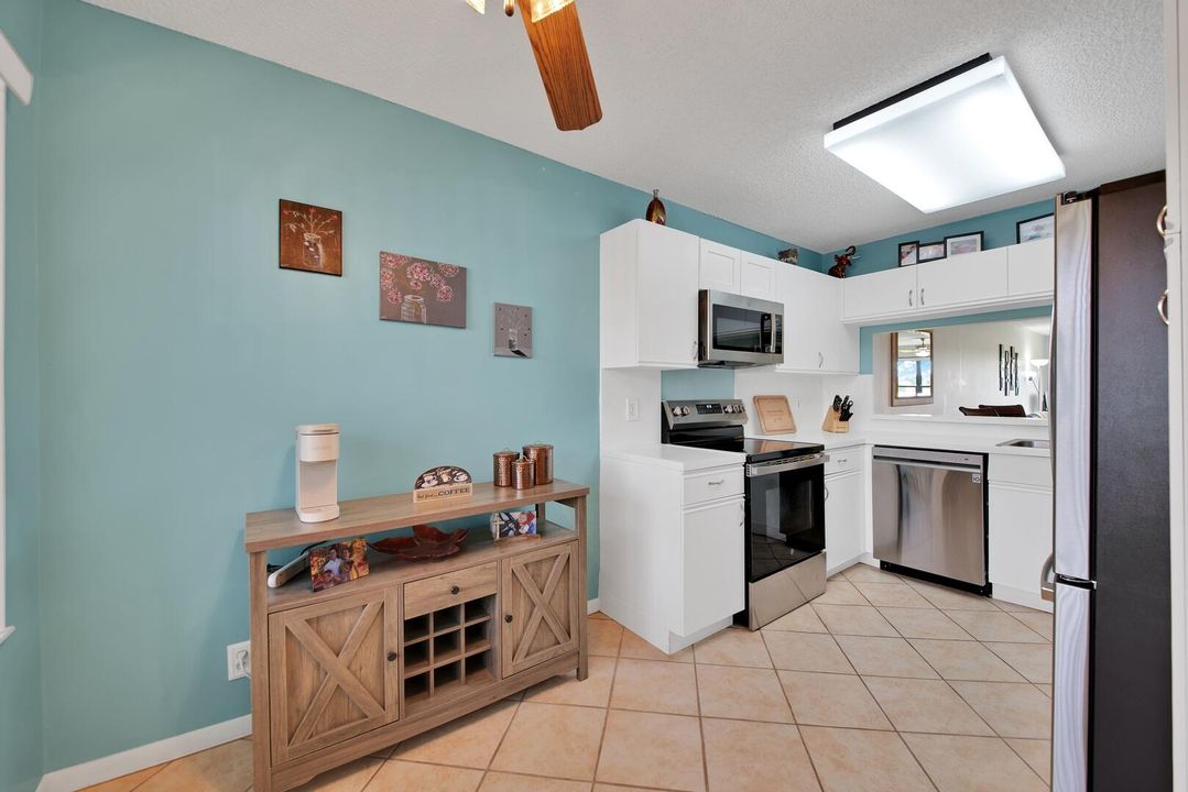 На продажу: $219,000 (2 спален, 2 ванн, 1186 Квадратных фут)