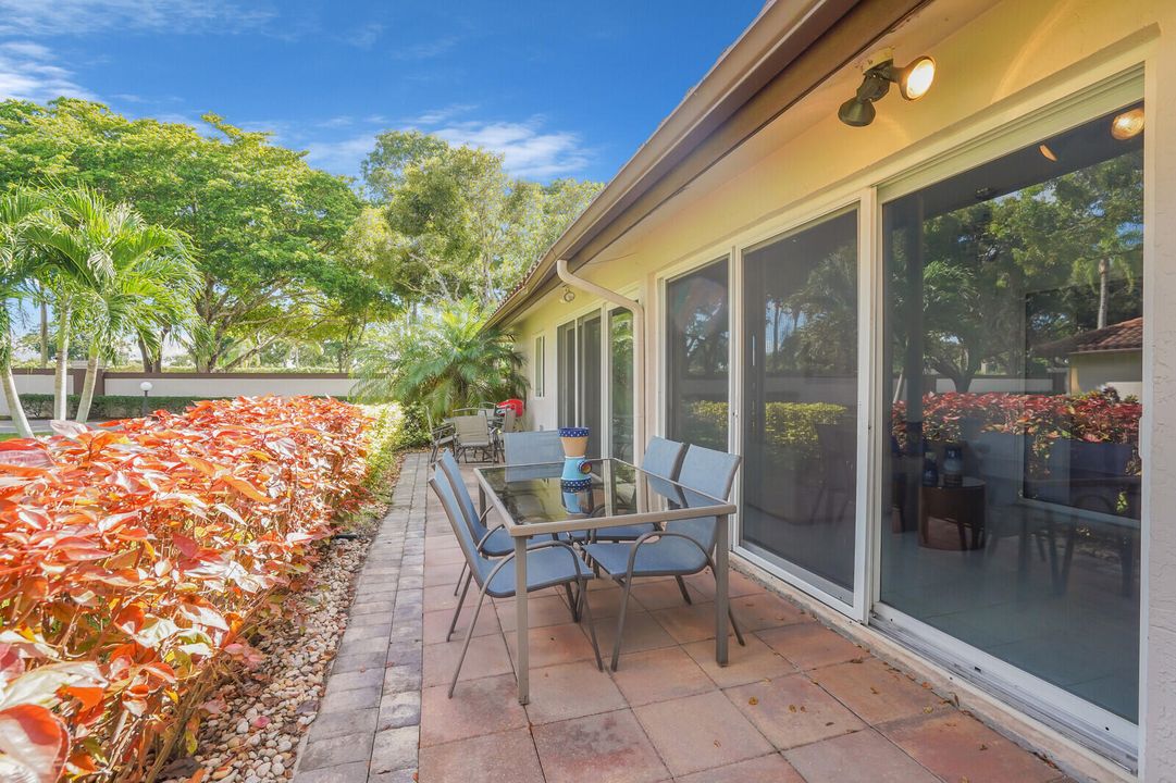 For Rent: $4,400 (2 beds, 2 baths, 1500 Square Feet)