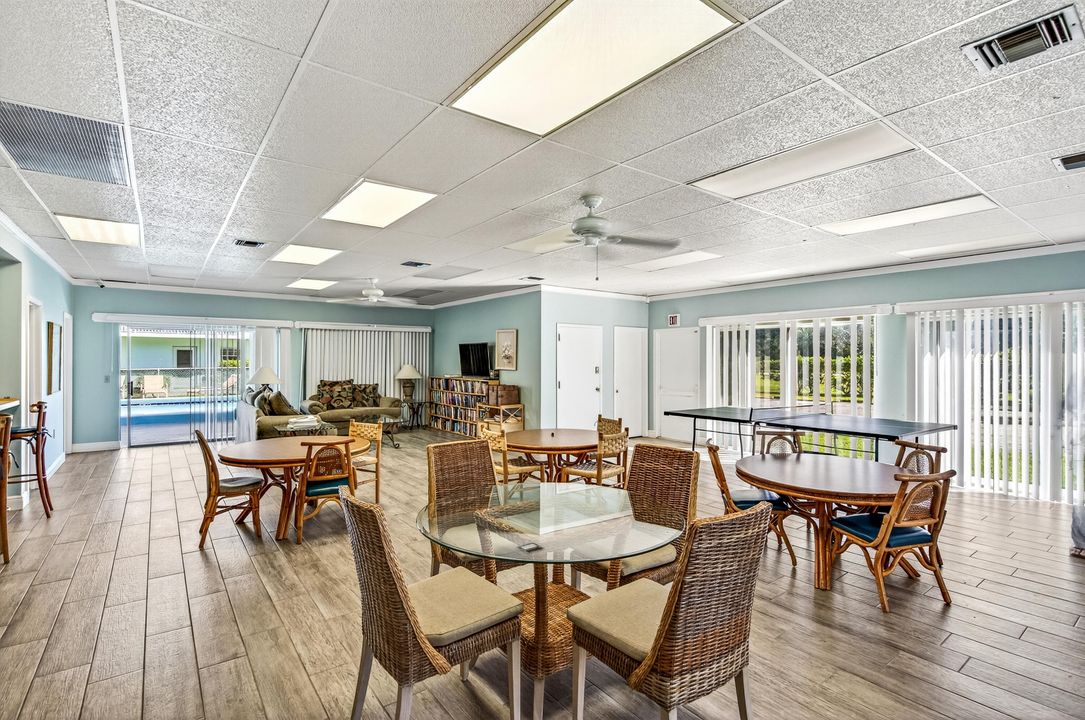 For Sale: $159,960 (2 beds, 2 baths, 986 Square Feet)