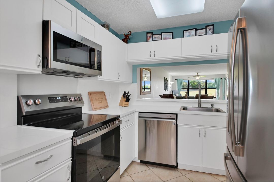 На продажу: $219,000 (2 спален, 2 ванн, 1186 Квадратных фут)