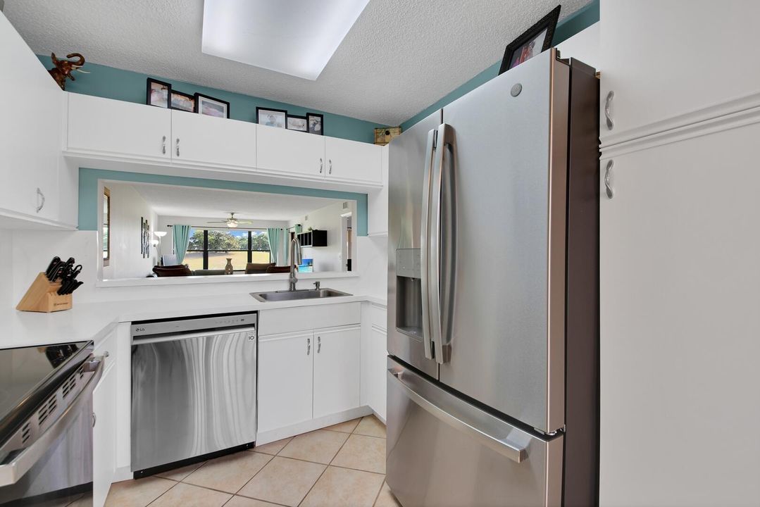 На продажу: $219,000 (2 спален, 2 ванн, 1186 Квадратных фут)