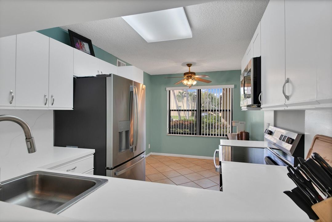 На продажу: $219,000 (2 спален, 2 ванн, 1186 Квадратных фут)