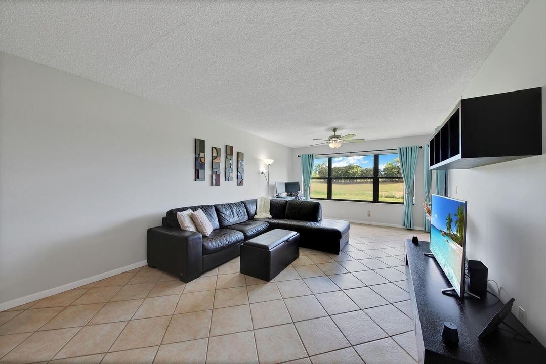 На продажу: $219,000 (2 спален, 2 ванн, 1186 Квадратных фут)